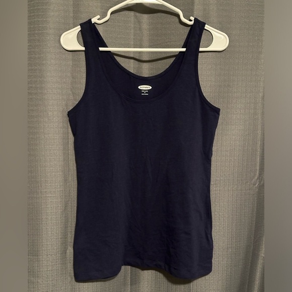 Collections of 3 Tank Tops - Picture 2 of 9